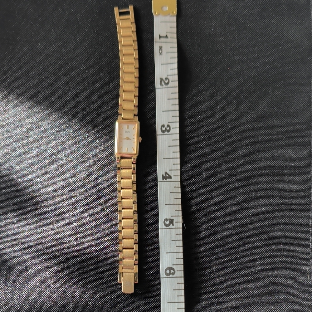Seiko Gold Rectangular Quartz Watch - Picture 3 of 3